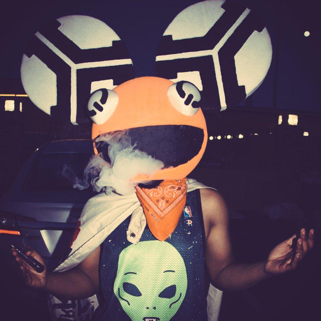 karistar23's tweet photo. Wanted to give a birthday shout out to my fellow mau5 brother qmau5!🎉🎊🎂🎁 #happybirthday #qbaby #tsoq #Qcrew http://t.co/RGsMNXwFSR