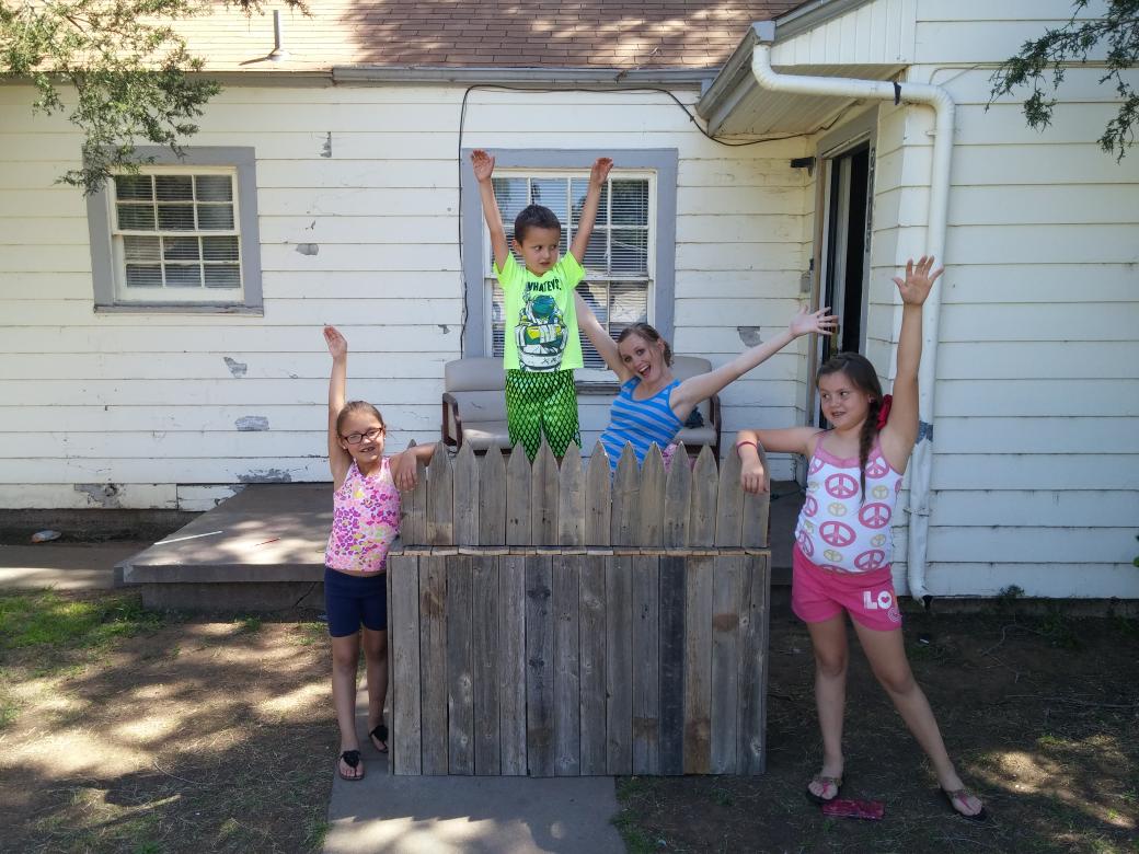BernC7713's tweet photo. @LbkLemonadeDay The stand is built...now for the paint...
#LemonadeDayLubbock2015 🍋 #WeekendWorriors
#09May2015 http://t.co/imm1nROVxt