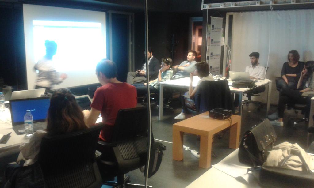 Bau Galata'da Veri Gazeteciligi Atolyesi yogun bir katilimla basladi. #datajournalism #verigazeteciligi