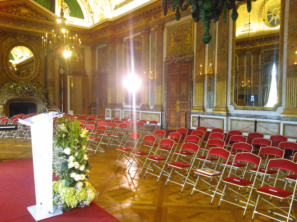 Yasmina_em's tweet photo. This is it! #Paleis #KoninginMathildePrijs http://t.co/qQ19zfKqeO