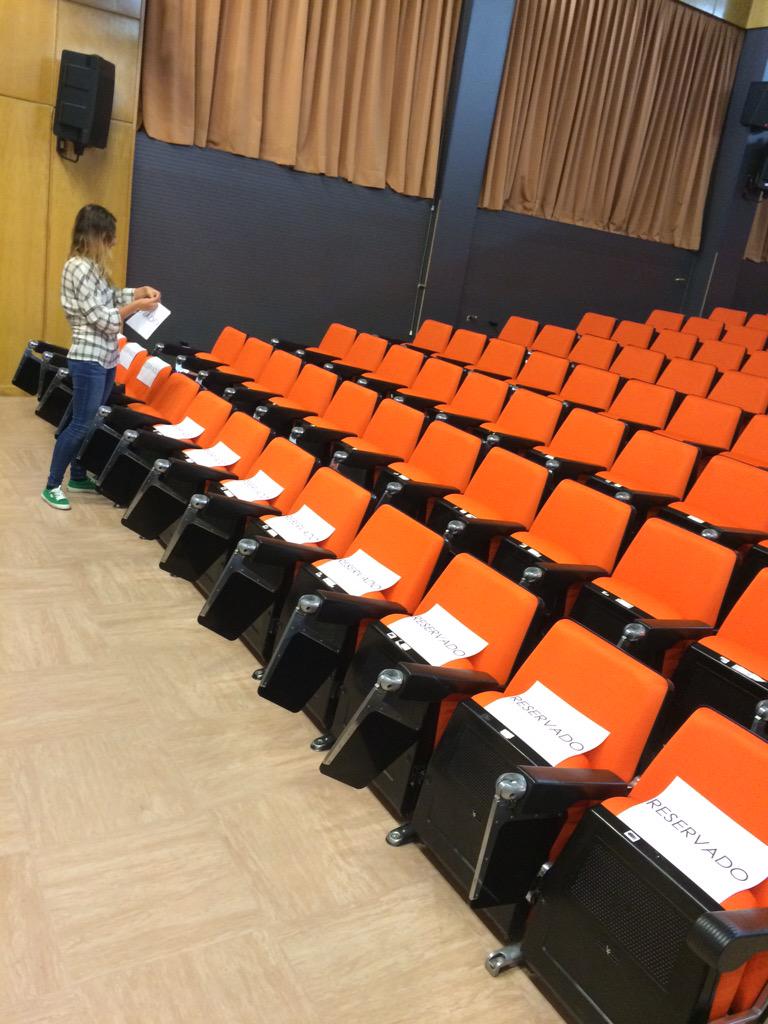 ArturoGomezQuij's tweet photo. #JornadasComunicacion20m 
Últimos detalles. 
#CCINF http://t.co/wBN2zvOxf2
