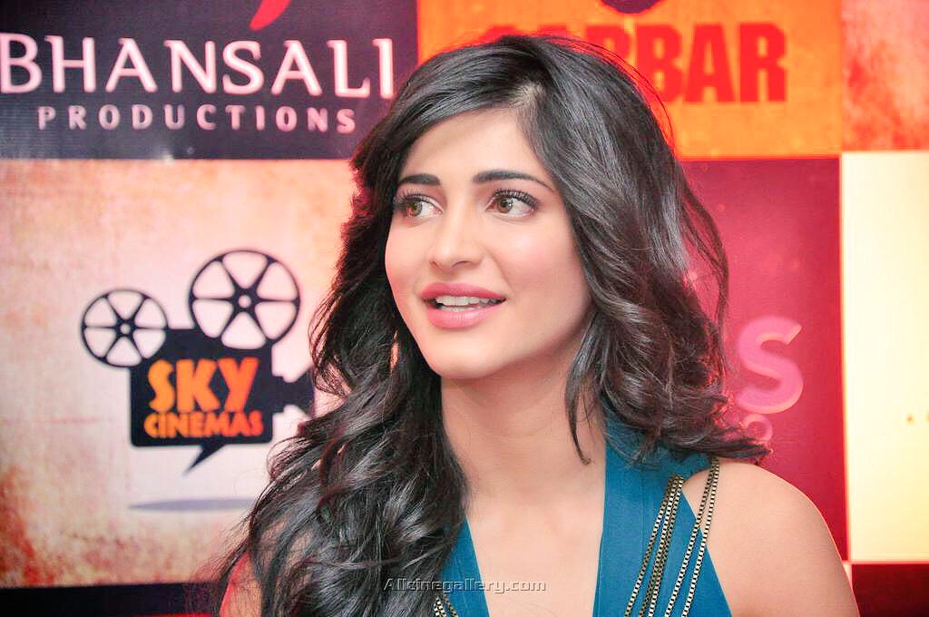 With or without make up, my <a href="/shrutihaasan/">shruti haasan</a> is beautiful as always. It's her pure &amp; kind heart that counts! I love you💞