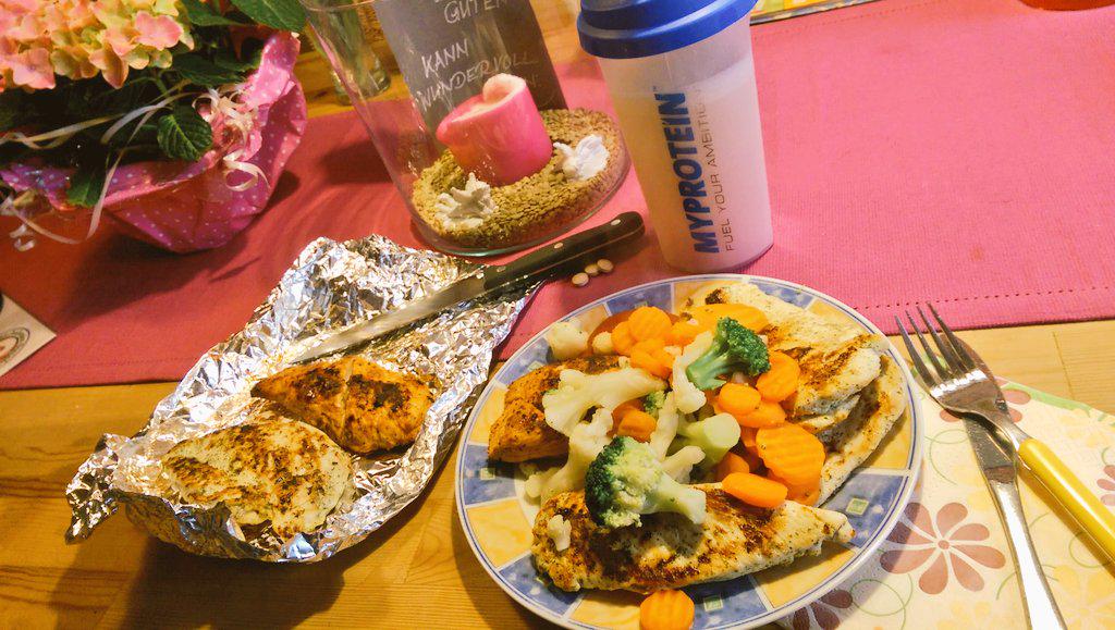 LohmannLouis's tweet photo. Yumyum http://t.co/eXgKRQAbQk