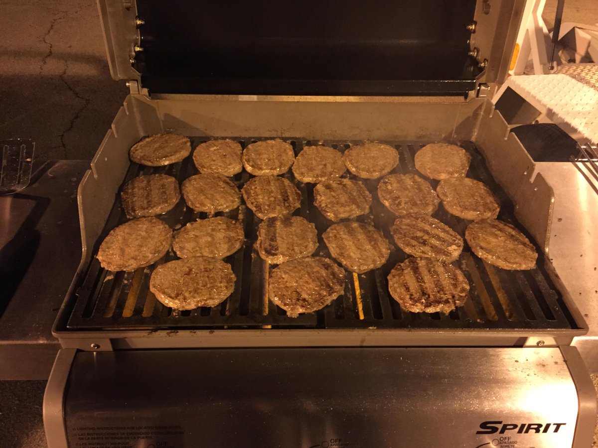 ClarkCPD's tweet image. Fired up the grill for the @champaignPD midnight officers tonight.  Group of hard working individuals!