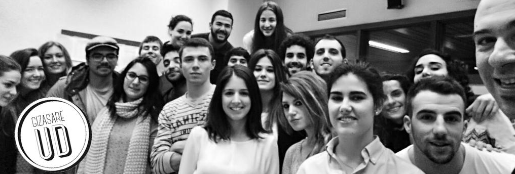 deusto's tweet photo. Nos encanta cómo estudiantes de @gizasareUD están trabajando su asignatura y montando una jornada #ciudadaniaeduso http://t.co/JJUpWbxXTC