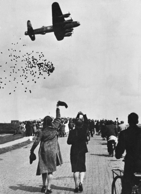 Allied forces air dropping supplies due to the dire food situation in the Netherlands 1945 
tinyurl.com/o46ub29