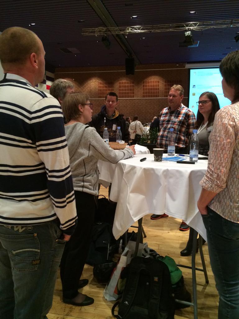 LSkaanild's tweet image. Der snakkes arbejdsmiljø - #hkpitstop2015