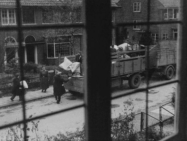German soldiers looting Arnhem before evacuating the city (September, 1944) tinyurl.com/o46ub29