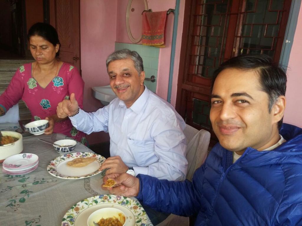 amitsurg's tweet photo. @drjaypeds @drmahesh4000 @dhiren_dr @anjanathadhani @docvishalsawant @sanjay_sonar @AmbarishSaraf you guys rock! http://t.co/G7DsNPbyIr