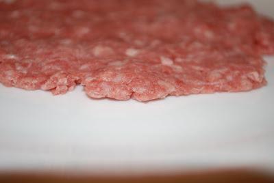 IHSindonesia's tweet image. Flatten adalah menipiskan bahan makanan dengan cara dipukul atau ditekan menggunakan alat bantu memasak. #ChefBasics