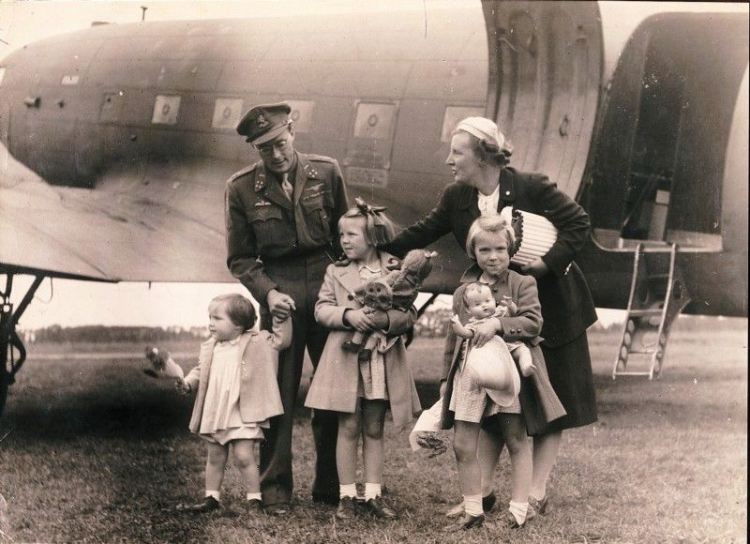 De eerste keer dat princes Juliana na de bevrijding voet zet op Nederlands grondgebied, 
tinyurl.com/o46ub29
