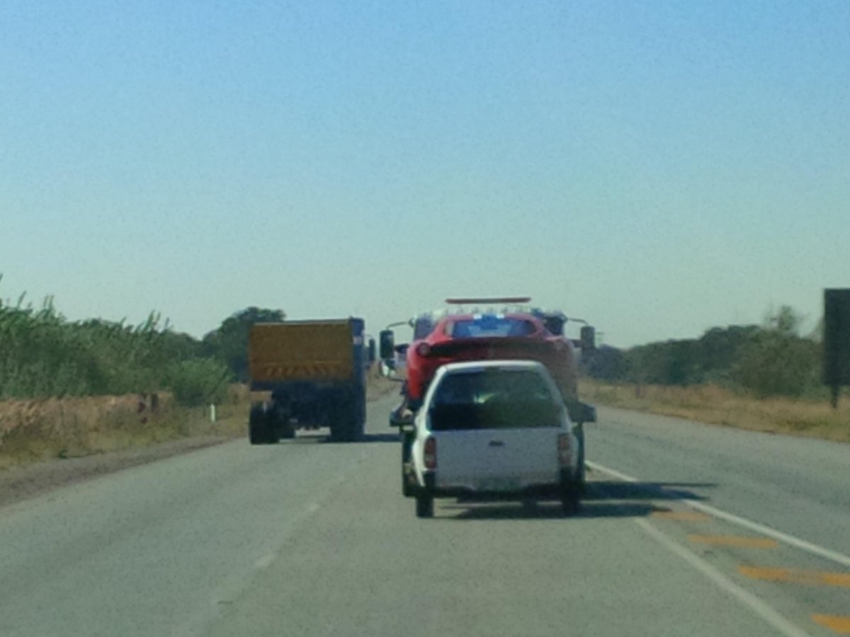 swank_ZA's tweet photo. Why keep on the RH lane? The #Ferrari is on top not under the hood LOL #eish @NameNShameSA @_ArriveAlive @FatalMoves http://t.co/yFxtw7mwKR