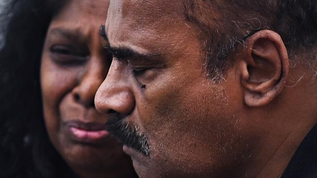 theheraldsun's tweet photo. How would it feel if it was your son? Myuran’s mother writes to Indonesian President http://t.co/ri84FH1A5G #Bali9 http://t.co/Tqz0529Lqc
