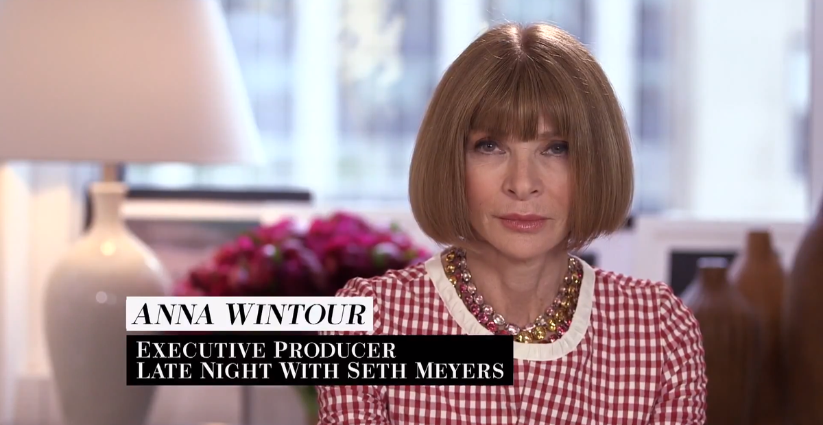 VanityFairFR's tweet photo. Anna Wintour, icône de la mode mais surtout de la comédie, dans un sketch chez @sethmeyers http://t.co/iPD1zw9q3T http://t.co/OLTdm0Hc6h