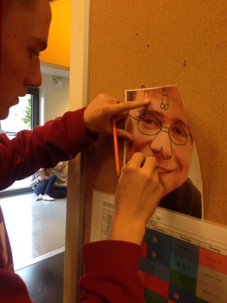 thefakepingus's tweet photo. Thomas sin nase er uvanlig lik en penis @danielsen_b @eirikbirkeland #nasenuk http://t.co/azICTc3qpz