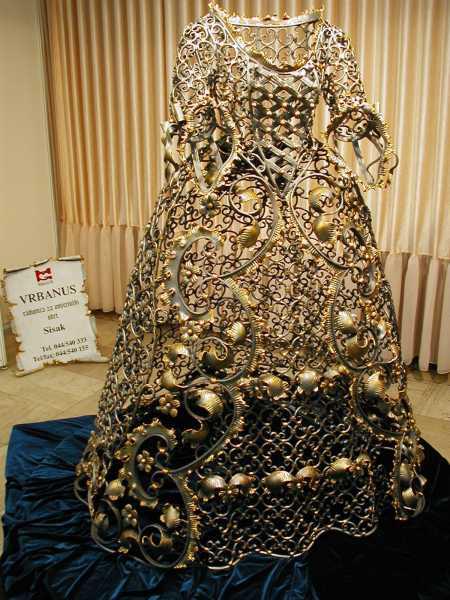 steampunkmag's tweet photo. RT @FabulousWeird: dress made of hammered metal... Croatia http://t.co/h1Wh0qiJfV