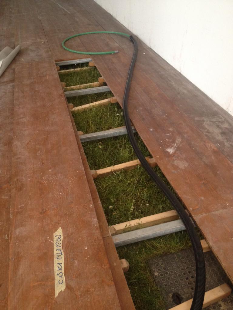 diegoterna's tweet image. a funny world, where one opens the floor and discovers the grass #HubLeonardo #QTA @F_Stelline @chiaraquinzii