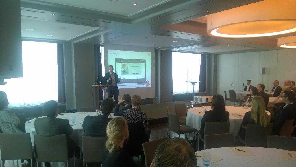 OJukka's tweet photo. @jacquessoelberg delivering an interesting digital customer experience story #NordicCMO #MEevent #Salesforce http://t.co/abvZjPb6Ak