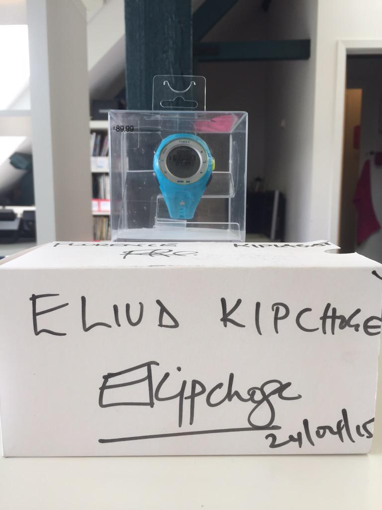 TimexUK's tweet photo. We're having #TBT to #TimexVMLM. Fancy winning this Run 20 signed by Florence Kiplagat &amp; Eluid Kipchoge? RT &amp; Follow http://t.co/5GYf5JkeRV