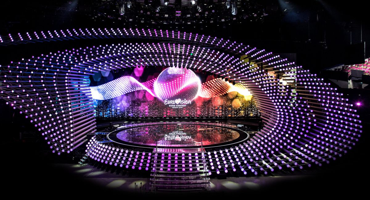wwwstargr's tweet photo. Έτοιμη η σκηνή της Eurovision – ΔΕΙΤΕ τις εντυπωσιακές εικόνες! http://t.co/9ofEGZLhat  #Eurovision #BuildingBridges http://t.co/YwbD1PHJZx