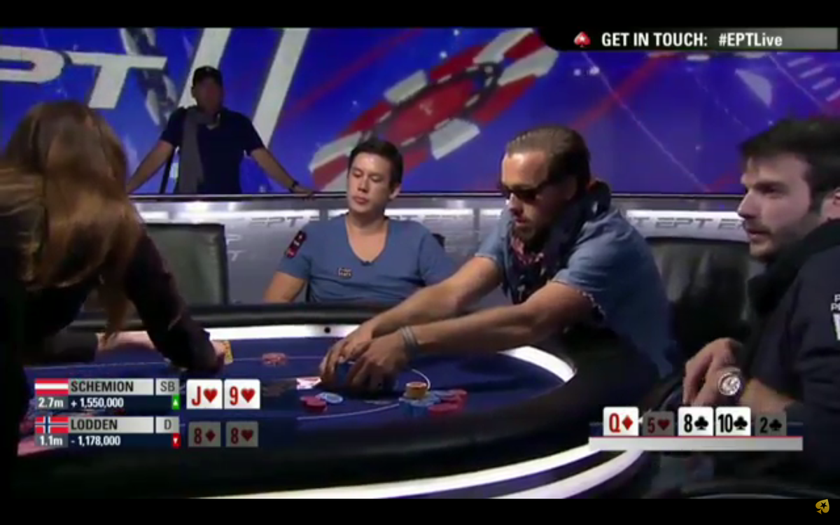 PokerStarsDE's tweet photo. Hand 1 am Tag 5 des #liveEPT Grand Final und wir haben einen neuen Chipleader! Jetzt live auf https://t.co/KkY6cAck0Y http://t.co/OXHSDvjXsN