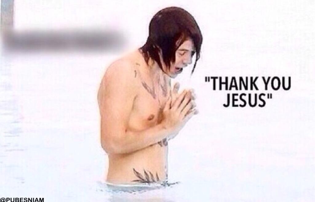 Idonuthing's tweet photo. "ED SHEERAN, TAYLOR SWIFT, SAM SMITH AND ASHTON IRWIN HAVE ALL UNFOLLOWED NAUGHTY BOY!!"

ME RN:
#TOMLINSONSLAYSAGAIN http://t.co/EKHDuTrJIm