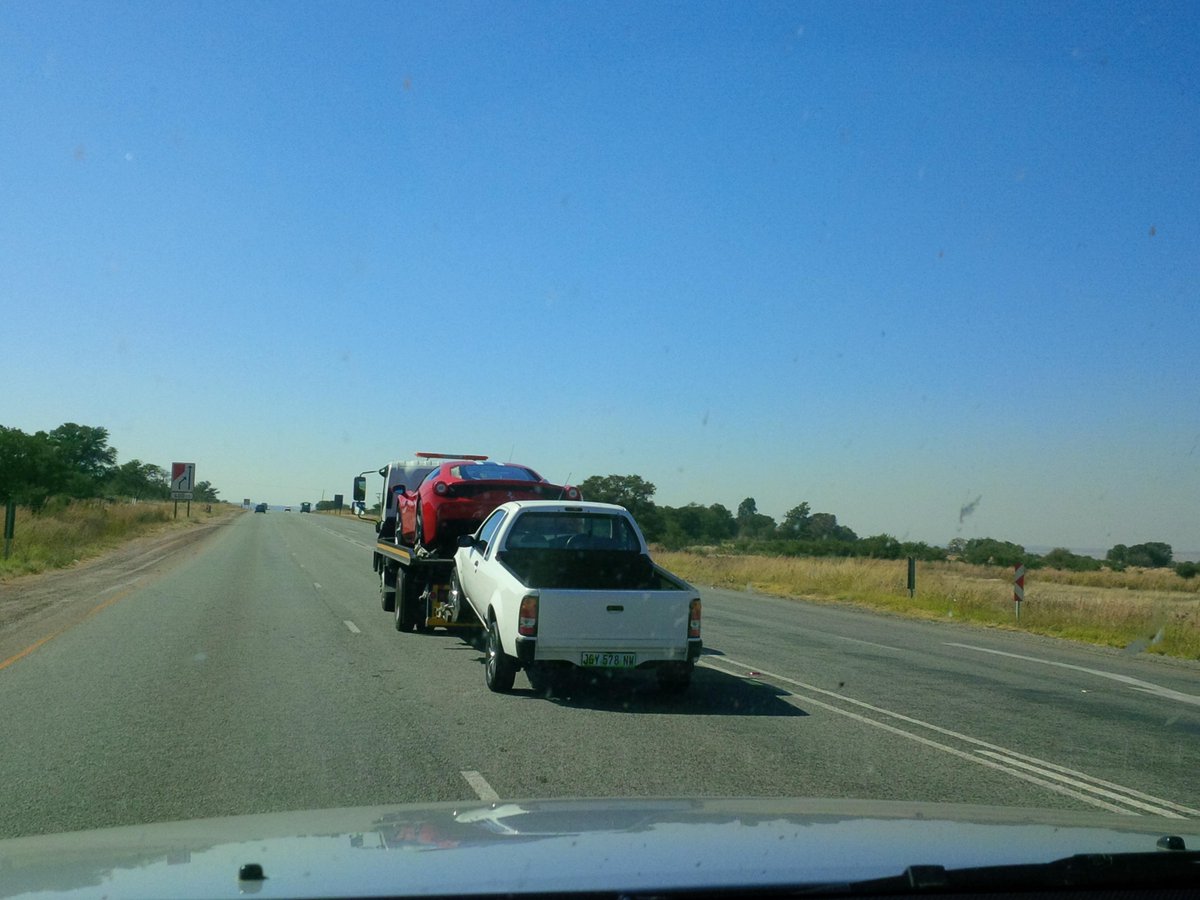 swank_ZA's tweet photo. @NameNShameSA Best of all is the Bakkie is also being towed by same Truck, yet he speeds!  @_ArriveAlive @FatalMoves http://t.co/1oG5zD1oRr