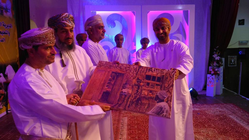 كل التحية للقائمين على حفل تكريم المجيدين من الاساتذه وطلبة مدارس ولاية الحمراء؛ وتوصيل رسالة التميز والابداع.