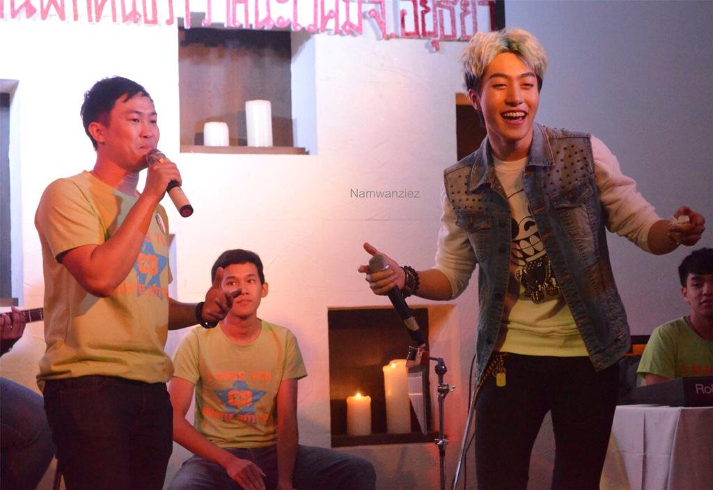 namwanziez's tweet photo. @7_noom @cdkantee คุณลูกดูลุ้นคุณพ่อร้องเพลงเต็มที่ #toloveistogive http://t.co/IexzGMLxgV