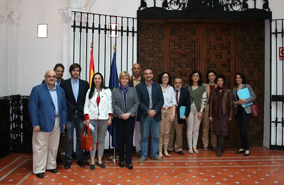 REDACOGE's tweet photo. Hoy le hemos dicho a @DefensorPuebloE por qué #MordazaInconstitucional http://t.co/pJKL6pCYsK #DefensoraDefiende http://t.co/2is5tZbbOk