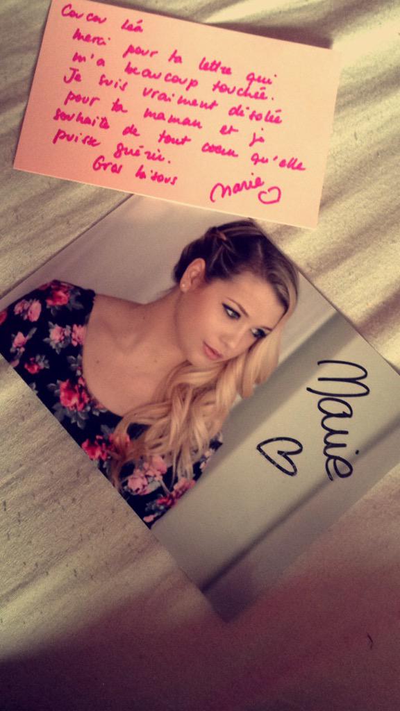 rosse_lea's tweet photo. Tu ma fais vraiment un chose quand j'ai ouvert la lettre j'ai cru que l'aller jamais me répond! @enjoyphoenix 😍 merci http://t.co/wCtJOKCr2p