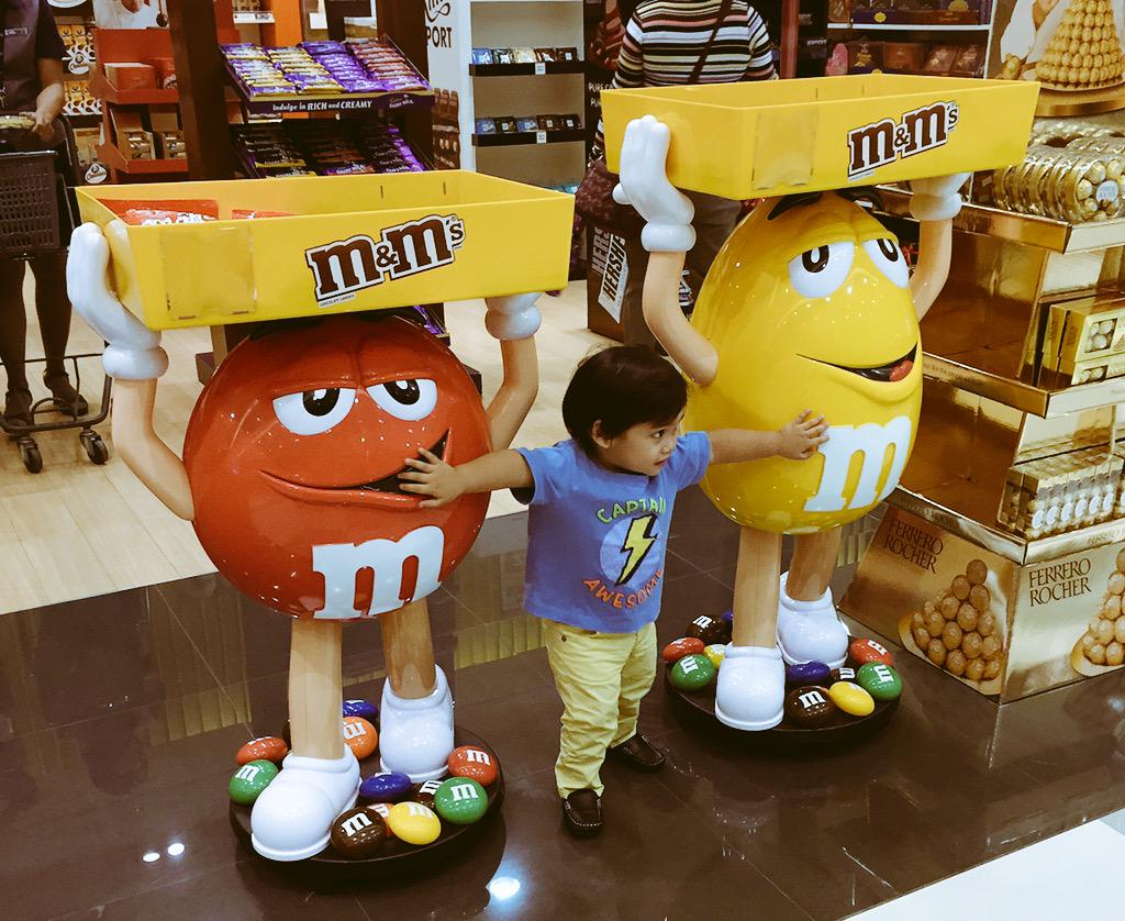 waisnatatay's tweet photo. Hide! They'll see us!
@erikatimbang @iamsamgadiane @luckymanzano
#MMsPH2015 #MarcusEnrico #FirstTweet http://t.co/AASxETe4OY