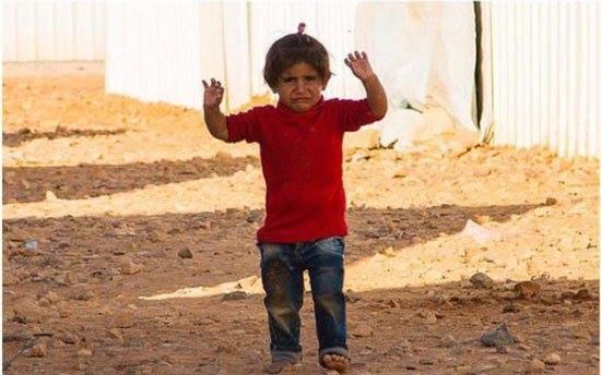TVSecrets1's tweet photo. ظاهرة يواجهها مصوري القنوات الاخبارية في سوريا حيث ان الاطفال دائما يظنون بأن الكاميرا ��لاح فيرفعوا ايديهم http://t.co/nftn0YNwMS