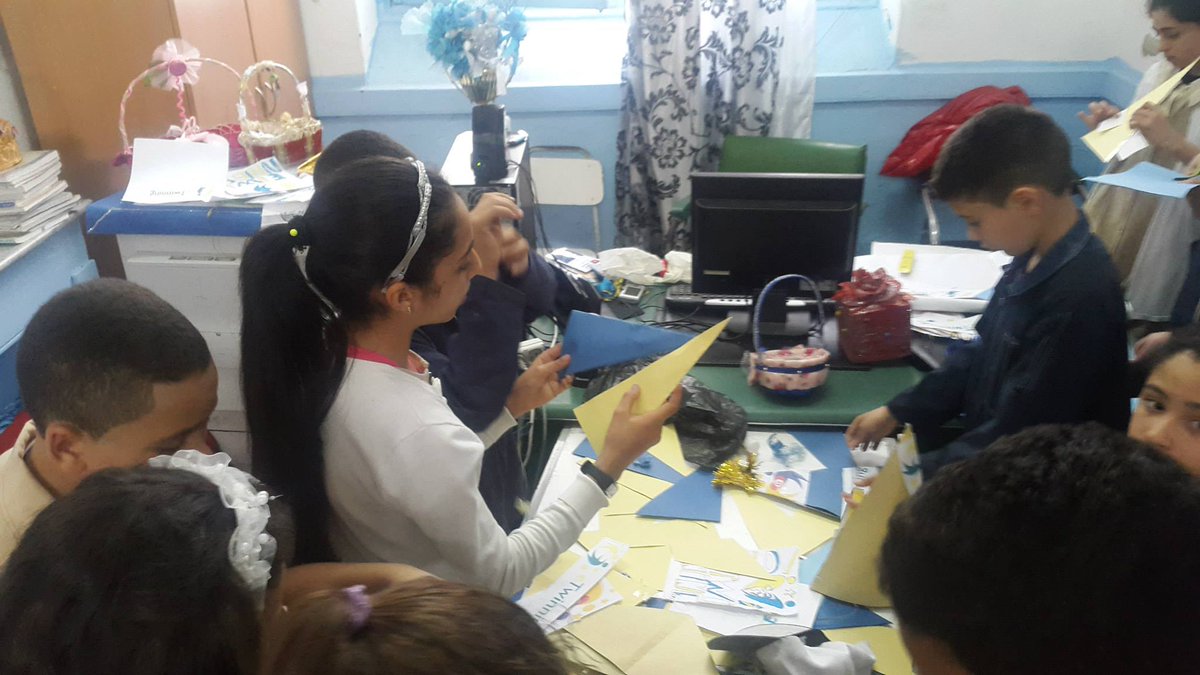 etwinningTun's tweet photo. #etwinning10 Celebration of #eTwinningDay in primary school "Rue de Russie" http://t.co/jmovLuzAsX