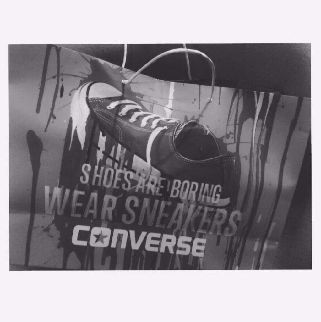 helenaventura17's tweet photo. Shopped for the things I need this coming school year. 💀#converseallstar #conversebag #collegelife http://t.co/rgujcx1dE4
