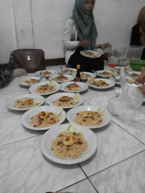 Persiapan Makan Malam Bareng anak2 wilayah 4 :))