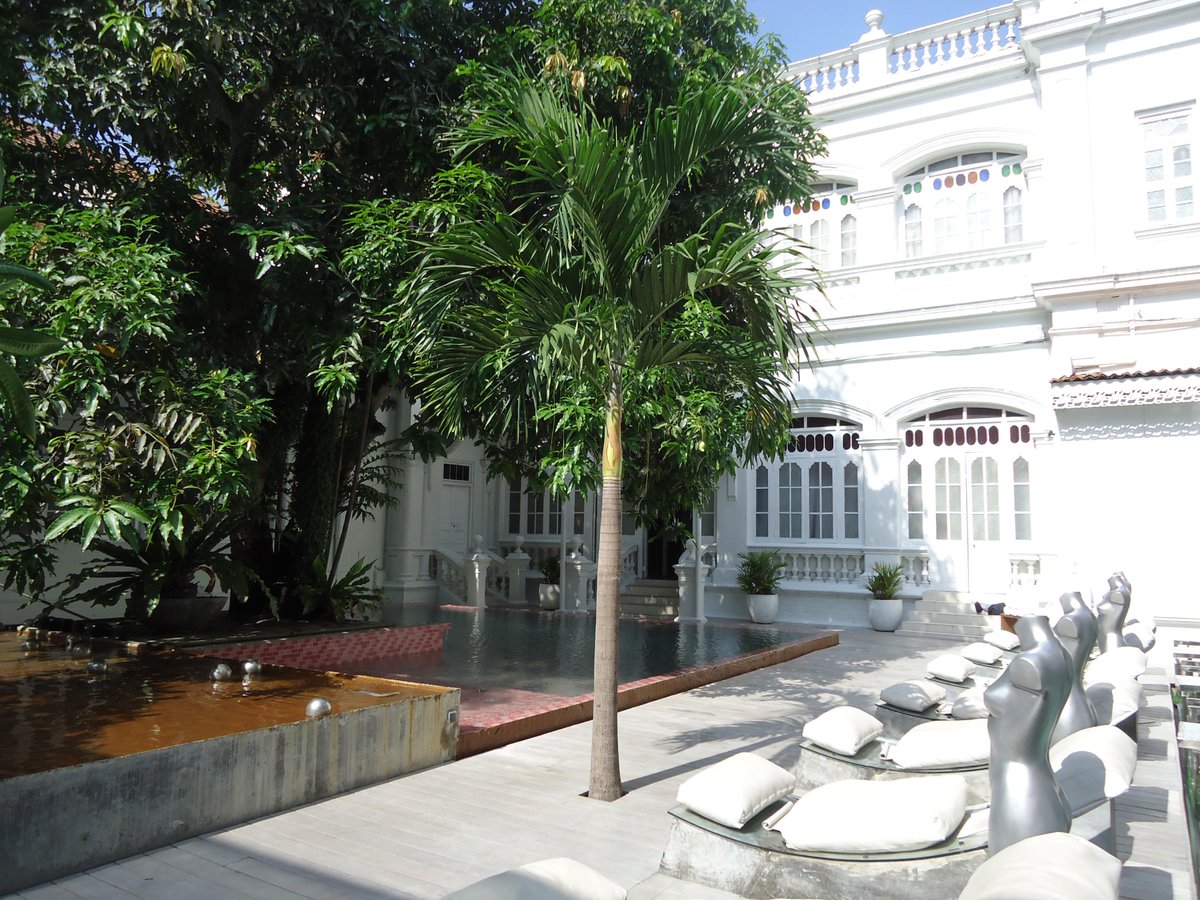 kirstenjh's tweet photo. Great to see @Casa_Colombo in the @ST_TravelMag's #SriLanka feature - stayed there two yrs ago, it has a pink pool! http://t.co/MzxfFaqzOE