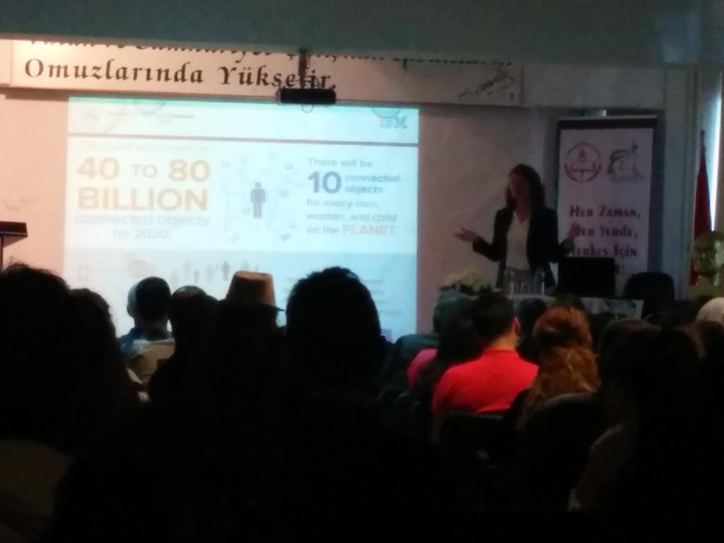 cankayahem's tweet photo. Dilek Lule, #bulutbilisim sunumu ile bizlerle
#cahembilisimgunleri #bilisim2015 
#cloudcomputing http://t.co/iq1NsxhoHt