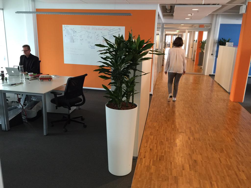 .<a href="/ufomedia/">Thomas Koch</a> @wuv es geht auch anders: unser CEO <a href="/PRemitz/">ITZ PREM</a> sitzt im Großraumbüro.