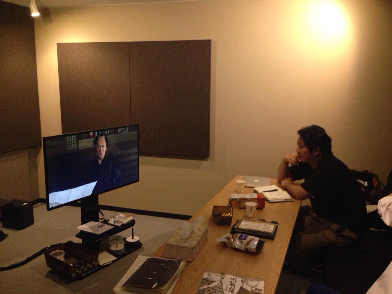 Wowowオリジナルドラマ 連続ドラマw ふたがしら 6 13 土 よる10 00スタート 第1話無料放送 ただ今 絶賛編集中です 写真は編集中の入江監督とプレビュー用の試写室です Http T Co 2p7jafiezx Wowow Http T Co Em7q4s3isf Twitter