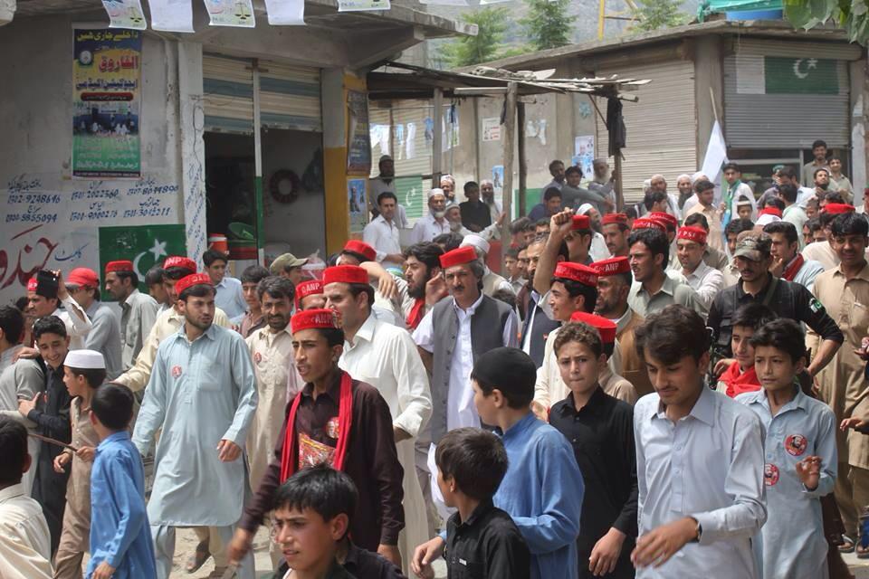 RoghaniSaud's tweet photo. @sardarhbabak Man Of todays Match along with Number of Party Workers Going  Towards Polling Booth to vote for #ANP http://t.co/OoG6qAm4sB
