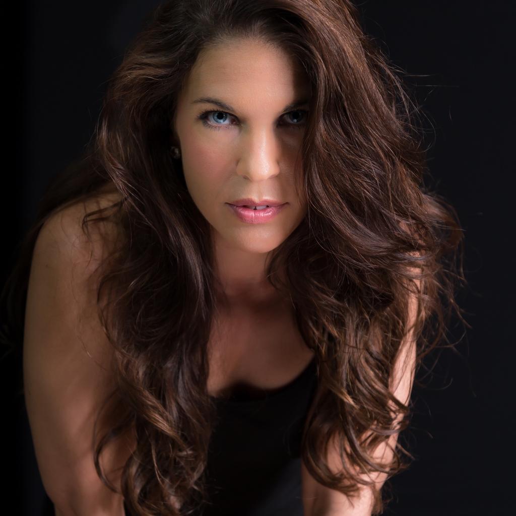 AKODiscGolf's tweet photo. Machina Boxing photoshoot (just for fun shot) #machinaboxing #fiercebutfeminine #boxingisbeautiful http://t.co/5KCbtriipR