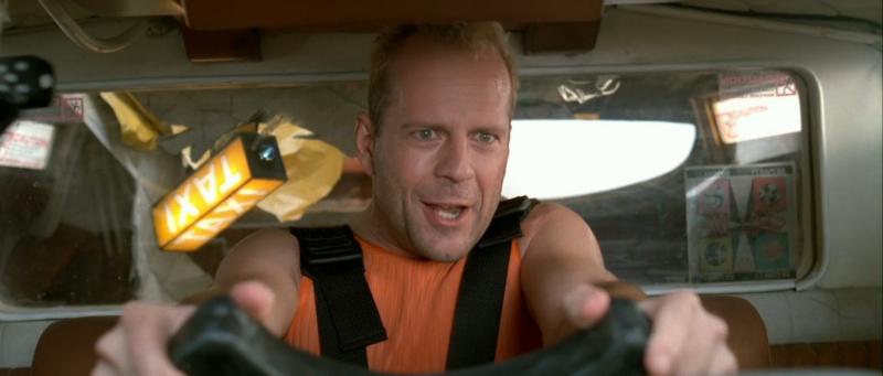 Plan 9 Cine on Twitter: "#DiaDelTaxista Bruce Willis en The Fith Element  (L. Besson, 1997). Taxista del futuro salva al universo  http://t.co/Ti36F300R4" / Twitter