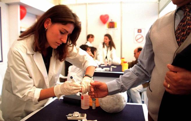 elmundosalud's tweet photo. España necesita unas 142.000 enfermeras para alcanzar a Europa. http://t.co/ahgKSzmg2T http://t.co/oce1HZwQEc