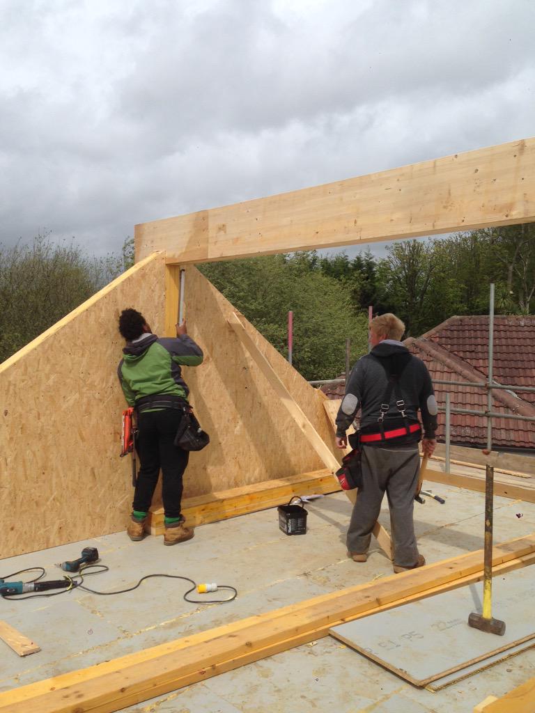 AbsoluteTcltd's tweet photo. SIP houses owing along nicely in Southampton. Roof begun yesterday! Got some big dormers in them http://t.co/0E0ZuGB5oE