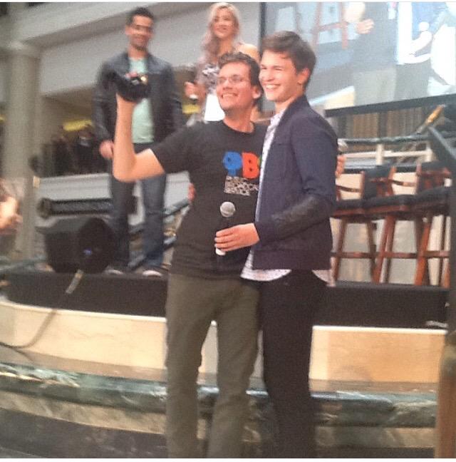 kate_tayler's tweet photo. #TBT to a year ago today where I met the best people and had the most fun of my life π #tfiostour #tfiosoh http://t.co/Jo0DecfIXD