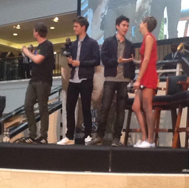kate_tayler's tweet photo. #TBT to a year ago today where I met the best people and had the most fun of my life π #tfiostour #tfiosoh http://t.co/Jo0DecfIXD