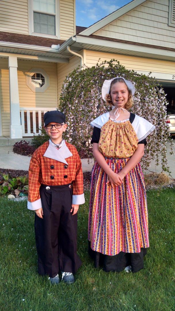 MeyerMathWO's tweet photo. Love my little dutch babies! #gowo #lakewoodelementary #dutchmama http://t.co/aLDwFFqSUk