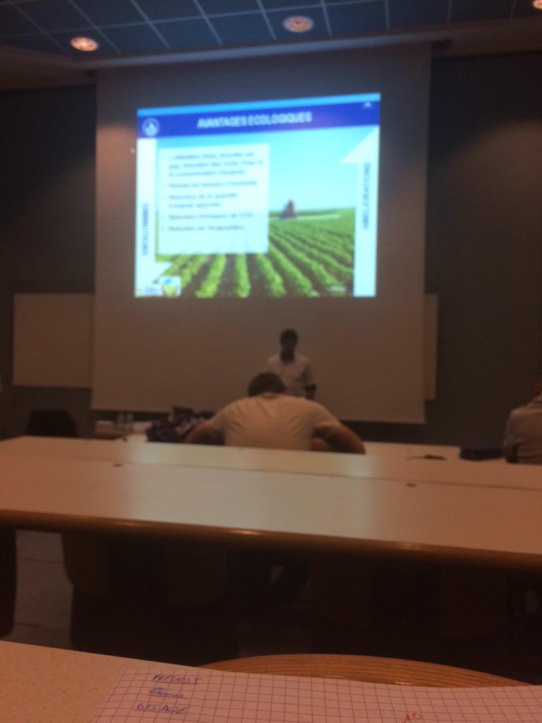 thomasprevost76's tweet photo. Conférence irrigation 👌😃 http://t.co/8LTh7qTY0X