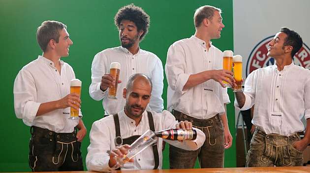 NoEsPhotoshop's tweet photo. El Bayern preparando el partido de ayer contra el Barça. http://t.co/TFQjlsn9uR